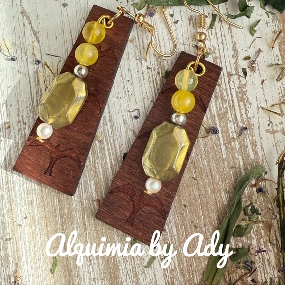 Gold statement earrings - Picture 1 of 1